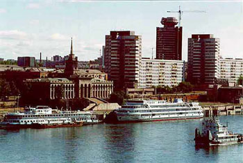 Вид на речной порт со стороны Кубани